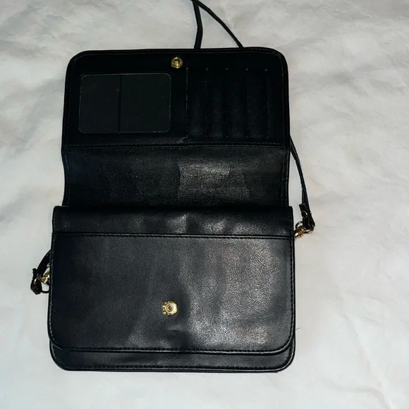 Buxton Black Crossbody Bag with Minimalist Design - Picture 4 of 5